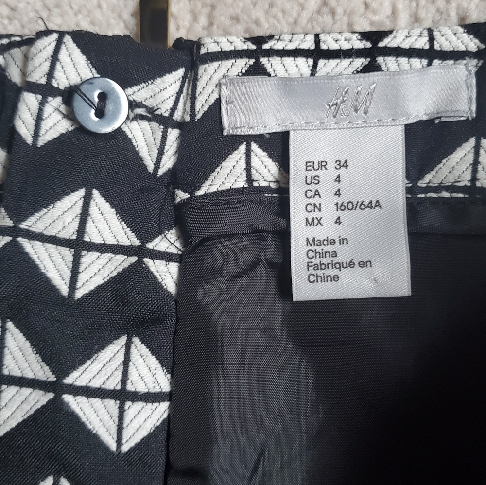 H&M  Geometric Pattern Miniskirt - Picture 3 of 8